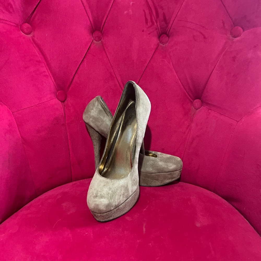 Heels - Picture 4 of 4